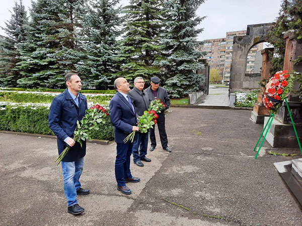 ԼՀԿ-ի անդամները ծաղիկներ են խոնարհել եղեռնի զոհերի հուշարձանին