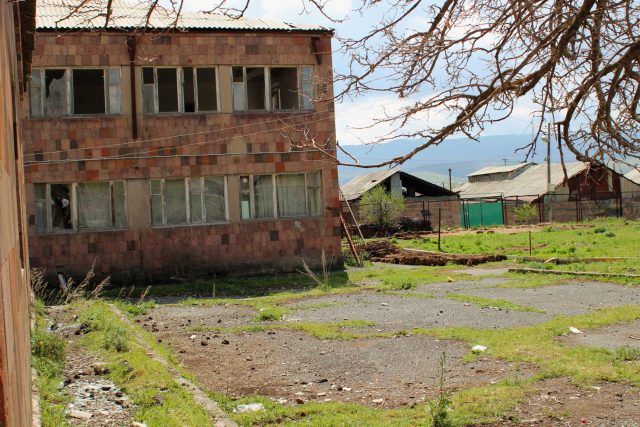 Ակունքի Նոր Գյուղ բնակավայրի նախկին մանկապարտեզի շենքում բնակվող մի քանի ընտանիքների սեփականության իրավունքի իրացման հարցը կհանգուցալուծվի