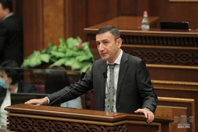 «Ծխախոտային արդյունաբերությունը ՀՀ-ում օրինակ անցած տարի ապահովել է 200 միլիարդ դրամի հարկեր, որից աշխատավարձ ենք ստացել մենք, դուք». Բաբկեն Թունյան