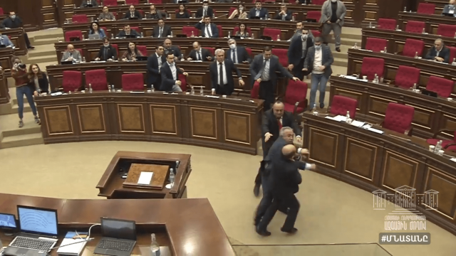 «Արա՜, իմ վիզը կտրողը չի ծնվել, հերիք ա ստեղ շմայսություն անես». Մարուքյանը՝ Սասուն Միքայելյանին