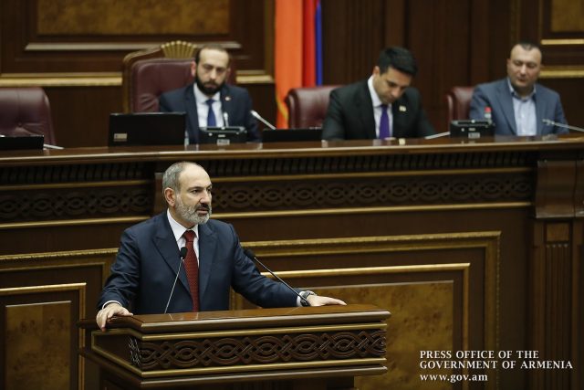 «Մեզ ուզում են դարձնել իրենց «պադյեզդներում» ծեծողներ, նրանք մեզ ուզում են հավասարեցնել «քիլլերների». Փաշինյանը ԱԺ-ի ծեծկռտուքը որակում է իր ամենամեծ պարտությունը