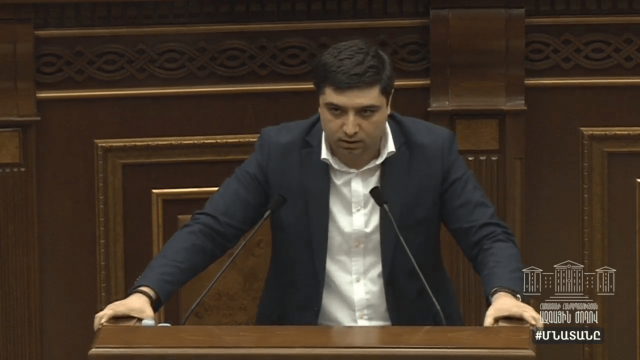 «Հակառակ կողմը նստած հաց ու սոխ էր ուտո՞ւմ». «Իմ քայլի» պատգամավորը կոպիտ տոնով նախատեց ՄԻՊ-ին