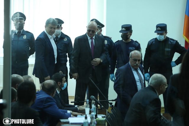 Փաստաբանը ներկայացրեց Քոչարյանի համար երաշխավորություն ներկայացրած նախկին վարչապետի «մութ անցյալի» մասին տեղեկություններ