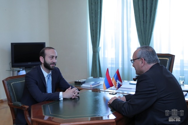 «Երկու խորհրդարանները մեծ աշխատանք ունեն կատարելու հայ ժողովրդի ընդհանուր օրակարգի՝ այդ թվում Արցախյան հիմնախնդրի և Հայոց ցեղասպանության ճանաչման ուղղությամբ. Արարատ Միրզոյանը հանդիպել է Արթուր Թովմասյանի հետ