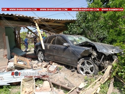 Վարորդը Mercedes-ով մխրճվել է Փարաքարի բնակչի տան մեջ՝ փլուզելով պատերն ու առաստաղը. կա վիրավոր. Shamshyan.com