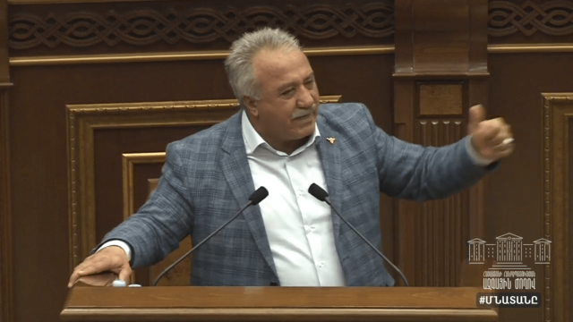«Էդմոն, եթե տղա ես, մանդատդ դիր, ես էլ կդնեմ». Սասուն Միքայելյանի ուշագրավ առաջարկը