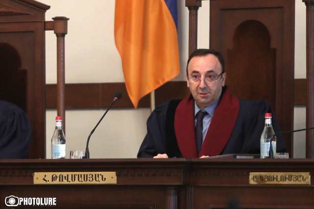 «Երեկ մեր ԱԺ-ում տեղի ունեցածի համար որպես սահմանադրության հեղինակներից մեկը, իրավաբան, ես պարզապես ամոթի զգացում ունեմ». Հրայր Թովմասյան