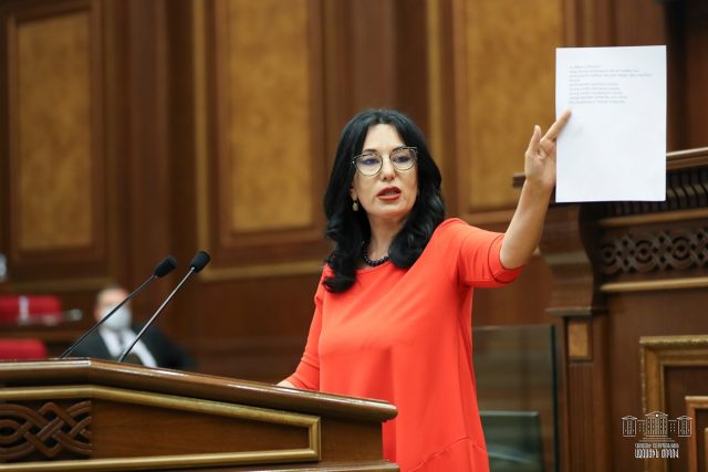 «Դուք միշտ կատարել եք կեղտոտ քաղաքական պատվեր, ես գիտեմ, թե դուք ինչ քինախնդիր անձնավորություն եք». Նաիրա Զոհրաբյանը՝ Արթուր Դավթյանին