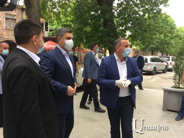 «Ժողովուրդ, լո՞ւրջ եք ասում, հիմա ժամանակն է, որ պետք է գույքահարկի բարձրացման մասի՞ն խոսեք». Վանեցյանը՝ իշխանություններին