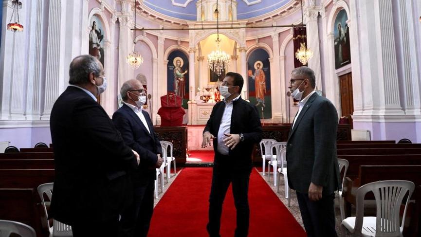 Ստամբուլի քաղաքապետն այցելել է վերջերս հարձակման ենթարկված հայկական եկեղեցի. Ermenihaber.am