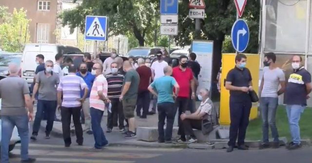 «Բիլայն»-ի աշխատակիցները բողոքի ցույց են անում. «Եթե անգործ մնանք՝ կթողնենք կգնանք երկրից»