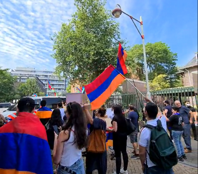 Բողոքի ակցիա Հաագայում Ադրբեջանի դեսպանության առջև