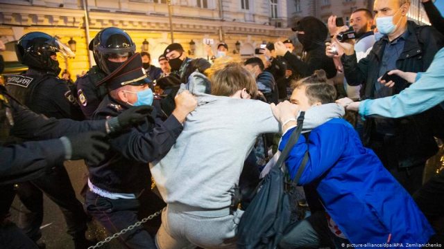Մոսկվայում հարյուրավոր մարդիկ են ձերբակալվել սահմանադրական փոփոխությունների դեմ բողոքի ցույցի ժամանակ
