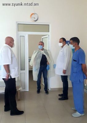 Կապանի բժշկական կենտրոնում Հունան Պողոսյանը բուժանձնակազմի հետ քննարկել է հիվանդների բուժման արդյունավետության և հետագա անելիքների հետ կապված մի շարք հարցեր