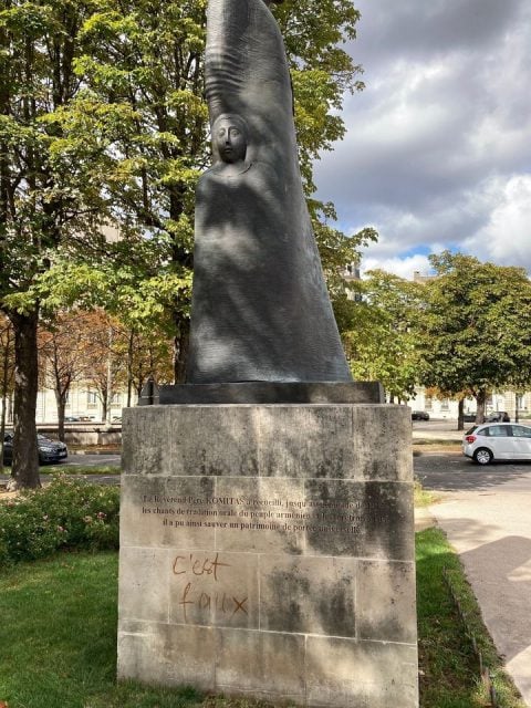 Փարիզում պղծել են Կոմիտասի արձանը. գրել են՝ «Կեղծիք է»