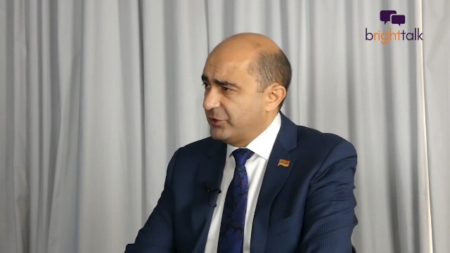 «Նախարարները պրոֆեսիոնալներ չեն, նրանք քաղաքական  որոշումներ կայացնողներ են». Էդմոն Մարուքյան