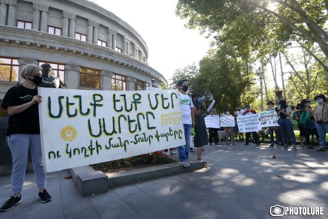 «Ջերմուկցիները վերականգնում են իրենց խախտված իրավունքները». Ցուցարարները երթով շարժվում են դեպի կառավարության շենք