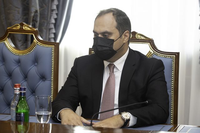 Արա Զոհրաբյան. Ժողովուրդը ձեզ ընտրել է, որ ընդունեք որակով և անհրաժեշտ օրենքներ, ոչ թե՝ դատարաններ շրջափակեք, հակասահմանադրական եղանակով Սահմանադրություն փոխեք, միջամտեք դատական իշխանության գործերին