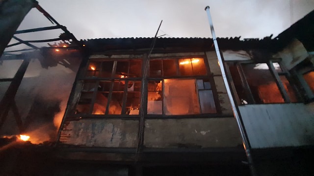 Պտղունք գյուղում այրվում են մի քանի բնակելի տներ․ ԱԻՆ