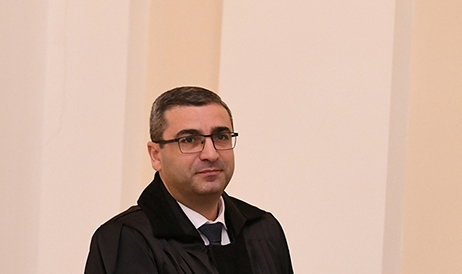 «Ժամանակ չունի, շատ զբաղված է… Նոր Հայաստանի «ամենաարդար» դատավորը». Արթուր Ղազինյան