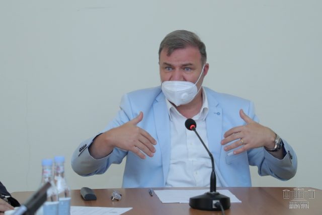 «Թե՞ սպասում ենք, որ մարդկանց ապրելու իրավունքը ոտնահարվի վերջնականապես, հետո հայտարարություն անենք». Մելքումյանը՝ ԵԽԽՎ-ին