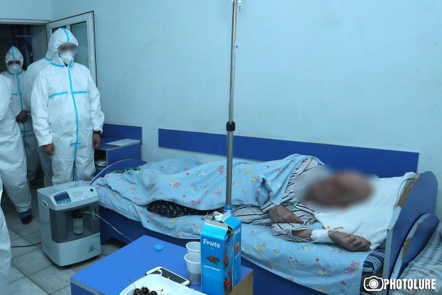 Հենց հիմա Հայաստանում կան մարդիկ, որոնք հիվանդացել են ծանր կորոնավիրուսով՝ պատվաստումից հետո. Վարակաբան Դմիտրի Հարությունյան