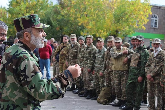Ճանապարհելը՝ ծափերով, դիմավորելը՝ զուռնա-դհոլով