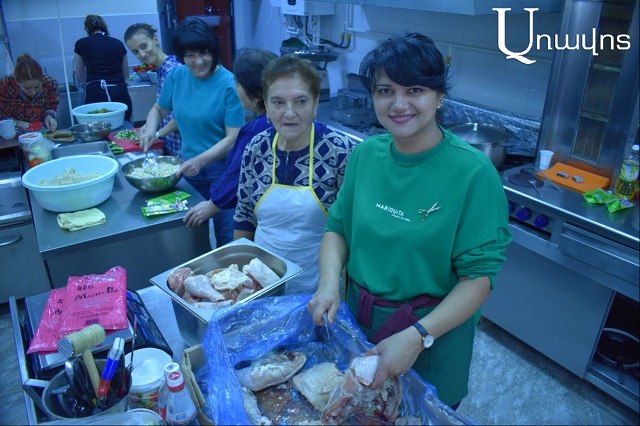 Անվճար ճաշարան․ Կամավորները Ստեփանակերտում սնունդ են պատրաստում բնակիչների համար (Ֆոտոշարք)