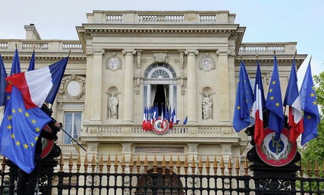 Ֆրանսիացի քաղաքական գործիչները իշխանություններից պահանջում են հրաժարվել Ղարաբաղի հարցում չեզոքությունից