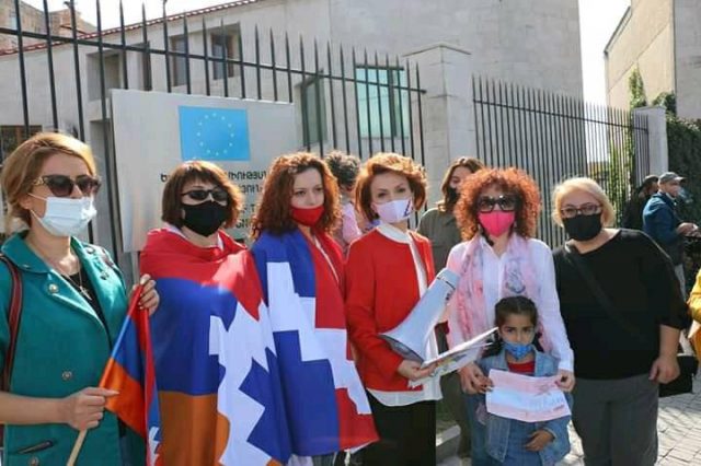 «Չենք լռելու». «Արցախցի մայրերի ձայնը» նախաձեռնության անդամները հանդիպել են Հայաստանում ԵՄ պատվիրակության ղեկավար Անդրեա Վիկտորինին