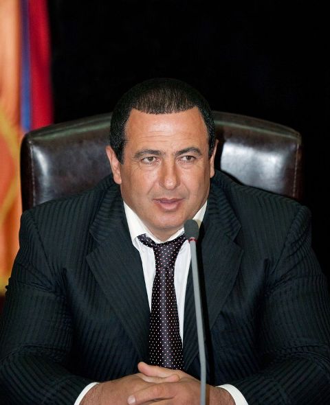«Իմ համար բացարձակ անընդունելի և անթույլատրելի է նման ձևակերպումը»․ Գագիկ Ծառուկյանը՝ Վազգեն Մանուկյանի արտահայտության վերաբերյալ․ «Հրապարակ»