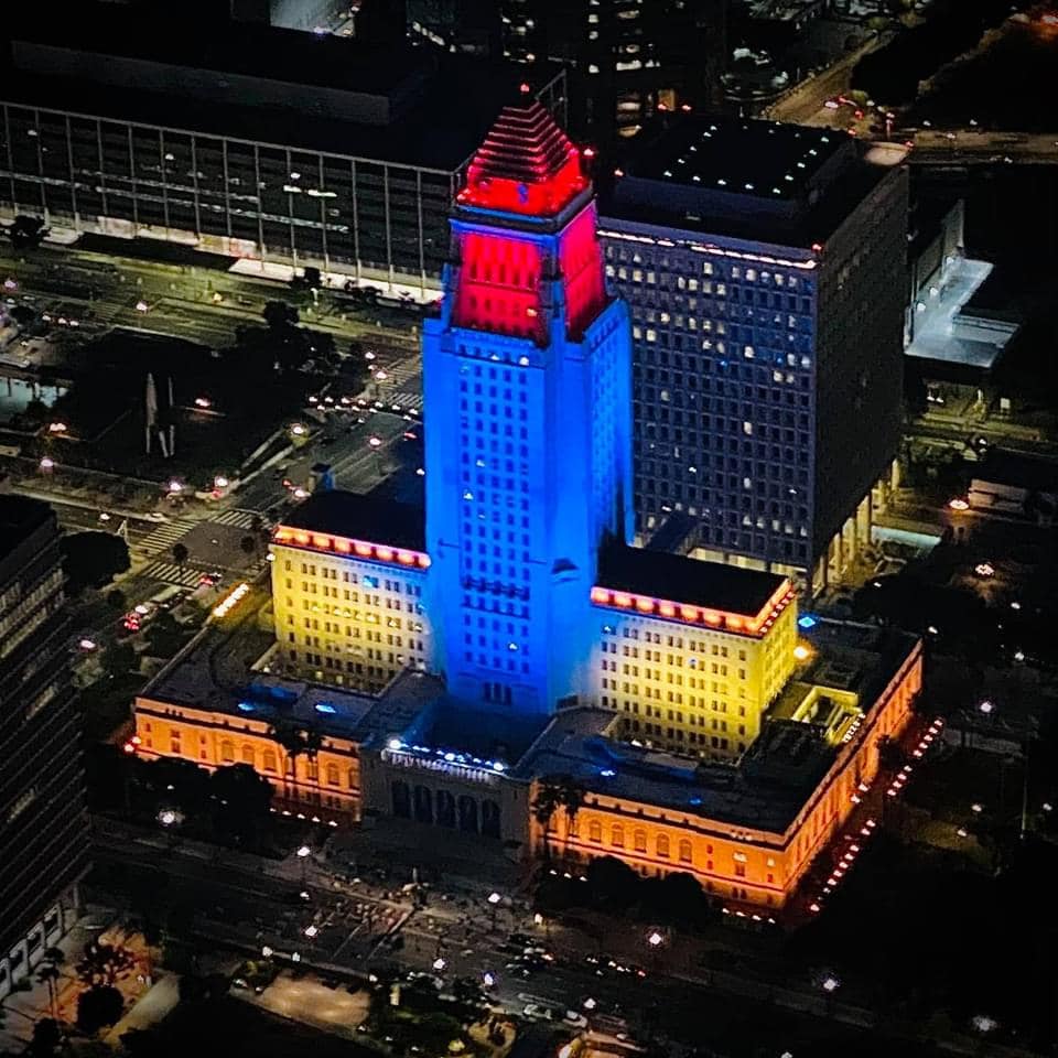 Լոս Անջելեսի քաղաքապետարանի շենքը ՀՀ դրոշի գույներով է լուսավորվել