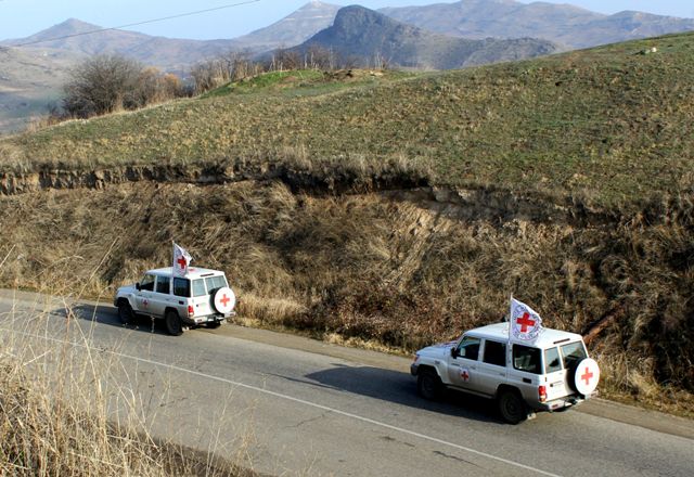 «Կարմիր խաչի» աշխատակիցներն այցելել են ռազմական գործողությունների հետևանքով Ադրբեջանում գտնվող գերեվարված զինծառայողներին ու քաղաքացիական անձանց