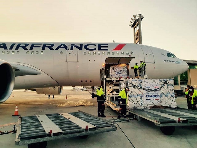 Ֆրանսիայի նախագահի կողմից հայտարարված մարդասիրական օգնությունը տեղափոխող առաջին ինքնաթիռը ժամանել է Երևան․ դեսպան