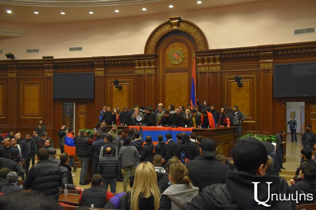 Ավարտվել է ևս 3 անձանց մասով 2020թ. նոյեմբերի 10-ին Երևանում տեղի ունեցած զանգվածային անկարգությունների դեպքերով քրեական գործի նախաքննությունը