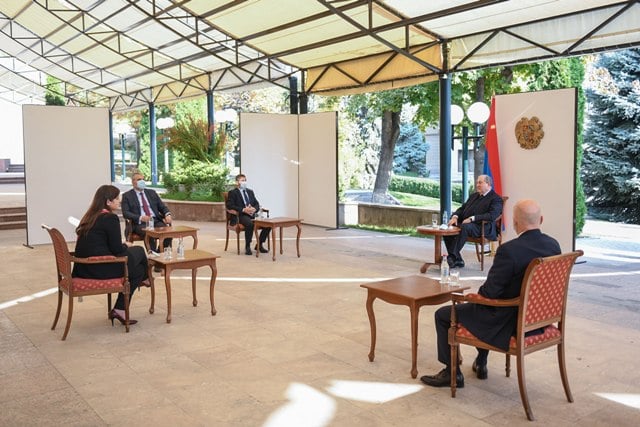 Փարիզի փոխքաղաքապետի և ՀՀ նախագահի հանդիպմանը խոսվել է Արցախի նկատմամբ սանձազերծված ադրբեջանաթուրքական շարունակվող ագրեսիայի, ռազմական գործողությունների կիզակետում հայտնված արցախահայության աջակցության մասին