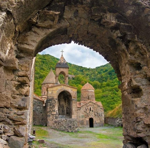 «Ադրբեջանական դպրոցական դասագրքերում կա՛մ բացակայում են Ղարաբաղի քրիստոնյաների մասին տեղեկությունները, կա՛մ՝ կեղծ փաստեր են հրամցվում». ավստրիացի ու գերմանացի կաթոլիկներն անտարբեր չեն. «Ազգ»