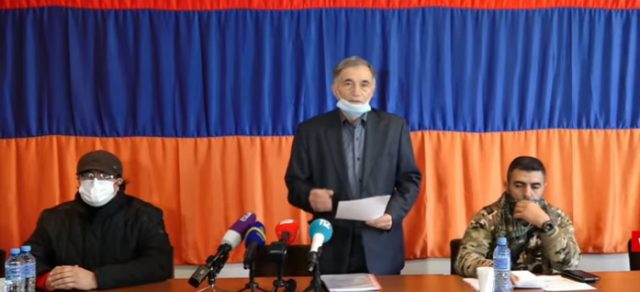 «Առաջարկում եմ ստեղծել քաղաքացիական խորհուրդ ստեղծված իրավիճակից դուրս գալու ուղիներ փնտրելու համար». Կոմանդոս