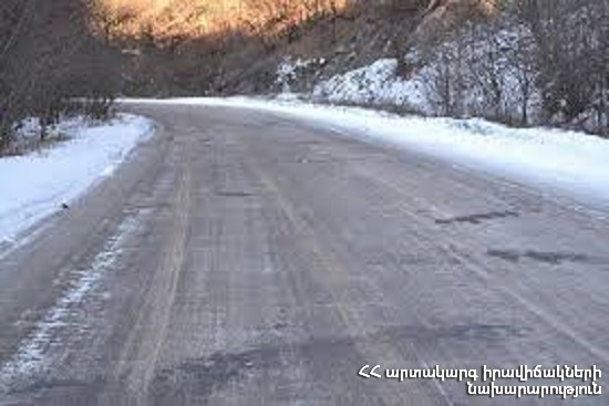 Սիսիանի տարածաշրջանի ճանապարհներին, Սարավանի և Հայրենյաց լեռնանցքներում տեղ-տեղ մերկասառույց է