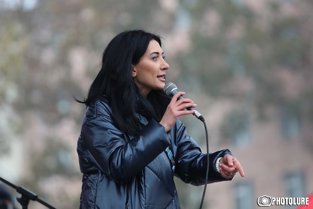 «Կա՛մ մենք, կա՛մ ինքը». Արփինե Հովհաննիսյան