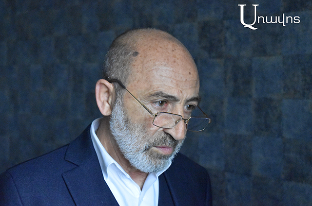 «Թշնամին նորից գալիս է չոքելու մեր բկին». Աշոտ Մինասյանը՝ Կապանում հայկական կողմի դիրքերը հանձնելու մասին