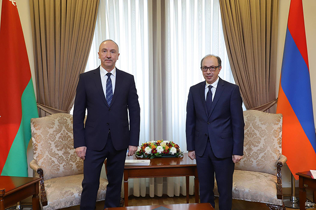 Արա Այվազյանը հույս է հայտնել, որ նորանշանակ դեսպանն իր գործունեությամբ կնպաստի հայ-բելառուսական հարաբերությունների ամրապնդմանը
