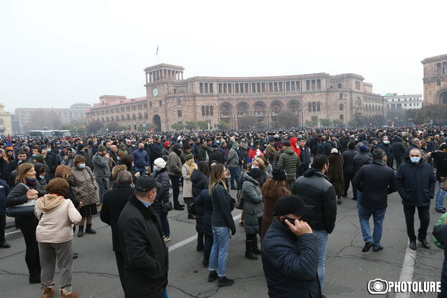 «Նա այնքան աներեսն է, որ ինքնասիրություն չունի հրաժարական տալու». Վազգեն Ասատրյան