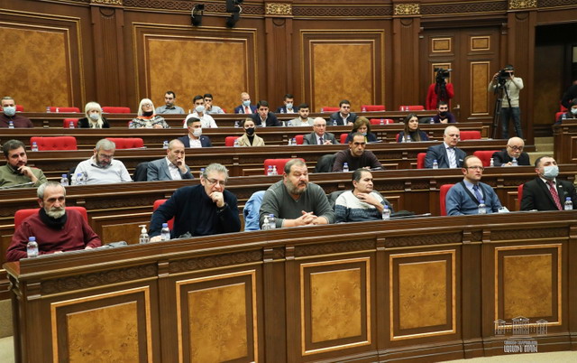 «Բանակը չի պարտվել. տղաները ոչ այնքան լավ զենքով ամենաքիչ զոհերն են տվել». Սամվել Շահինյան