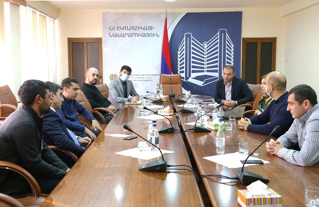Վահան Քերոբյանը հանդիպում է ունեցել Հայաստանի ջերմատնային տնտեսությունների ներկայացուցիչների, ինտենսիվ այգեգործությամբ զբաղվող տնտեսվարողների հետ