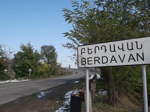 Տավուշի մարզի Բերդավան գյուղում ապօրինի ճանապարհով սահմանը հատած Ադրբեջանի քաղաքացուն հացի փռի աշխատողներն են նկատել