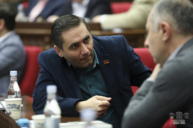 «ՊՆ նախարարը եկավ, նստեց, ելույթ չունեցավ». ՀՀ ԱԺ-ն ընդունեց Ադրբեջանի ոտնձգությունը դատապարտող հայտարարություն