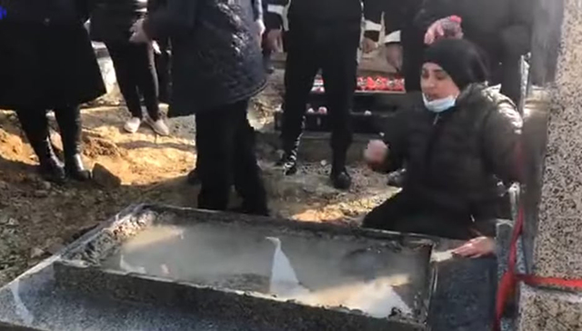 Ադրբեջանցի զինվորներին թաղել են «ճահճում»․ գերեզմանոցում ծնողները բողոքի ակցիա են անում․ Faktor.am