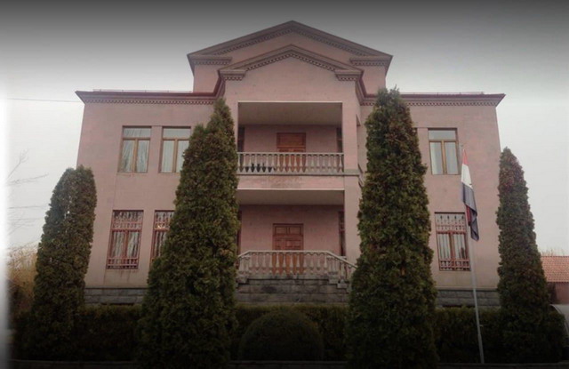 «Գոմ անվանեցի, որովհետեւ մեր հարեւանությամբ ապարանքներ են»․ Գագիկ Ջհանգիրյան