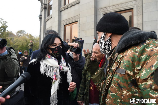 «Ես չեմ հրաժարվի «ժեխ» բառն օգտագործելուց»․ Նաիրա Զոհրաբյան